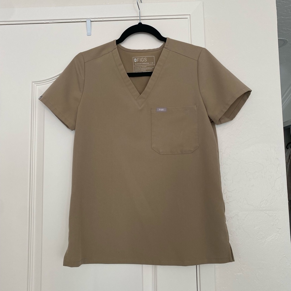 Figs scrub top
